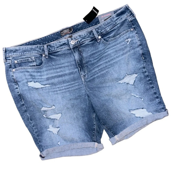Torrid Boyfriend Bermuda Vintage Stretch Mid-Rise Distressed 8” Short NWT 26 - Picture 1 of 4